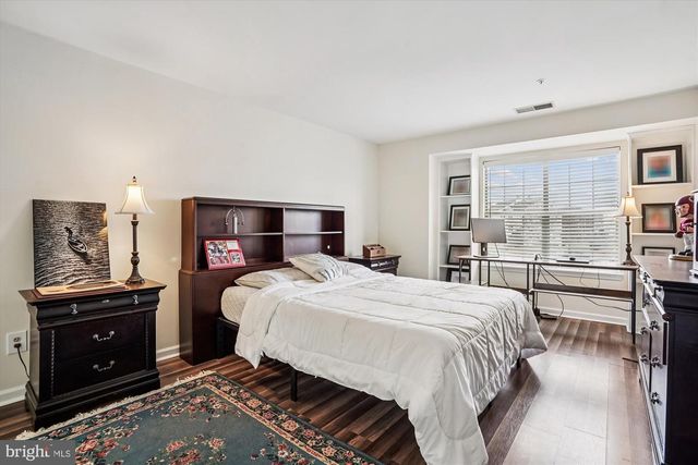 10998 KOMAN CIR, Manassas, VA 20109