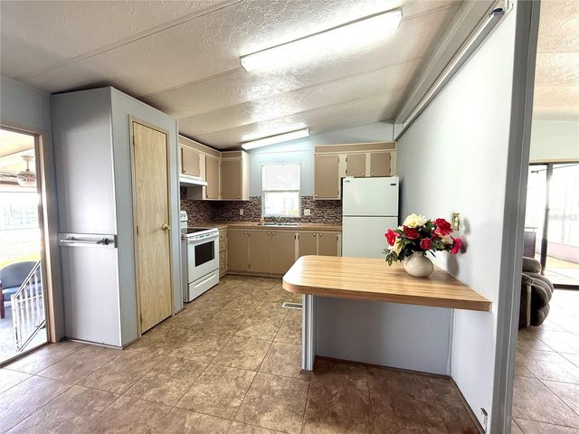 225 N SAINT THOMAS CIRCLE, Apollo Beach, FL 33572