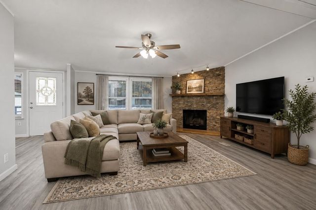 4621 Price Road, Montgomery, TX 77316