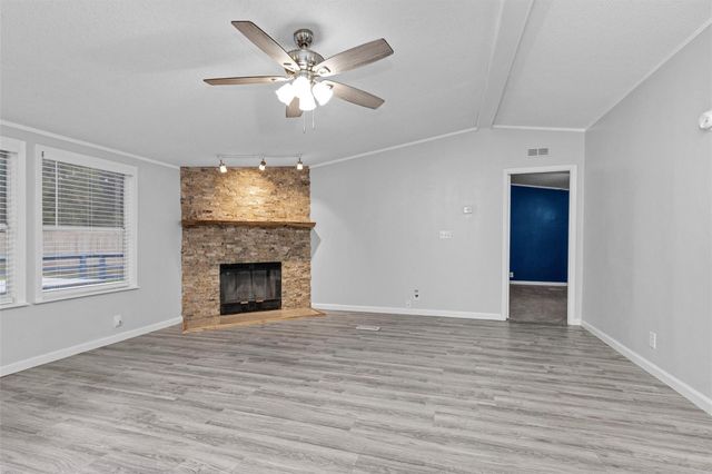 4621 Price Road, Montgomery, TX 77316