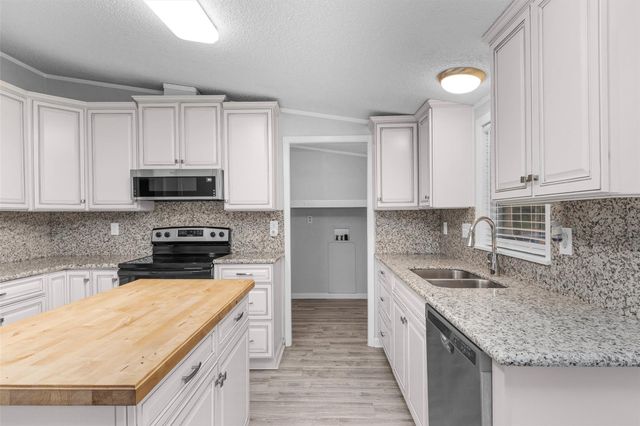 4621 Price Road, Montgomery, TX 77316