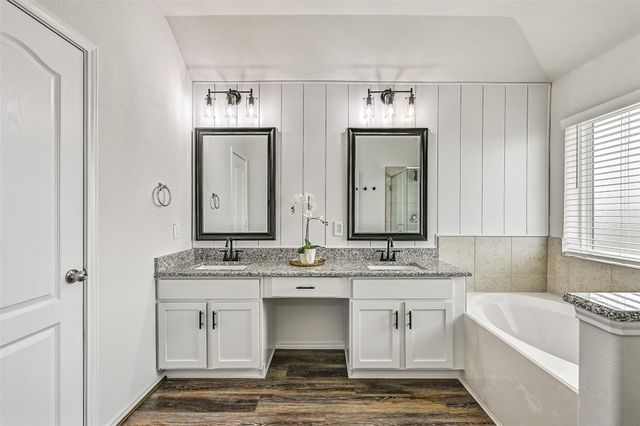 352 Selah Court, Alvin, TX 77511