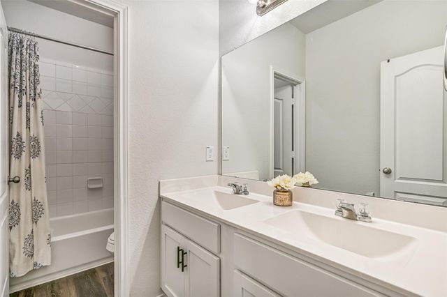 352 Selah Court, Alvin, TX 77511