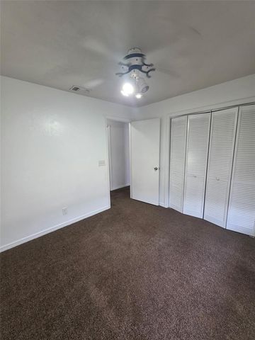 4250 NE 2ND COURT, Ocala, FL 34479