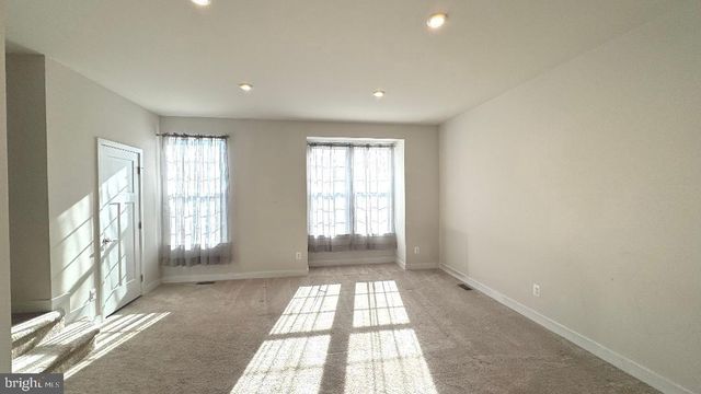 2060 RIVERS DR, Newark, DE 19702