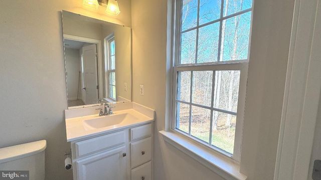 2060 RIVERS DR, Newark, DE 19702