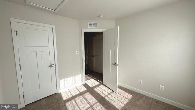 2060 RIVERS DR, Newark, DE 19702