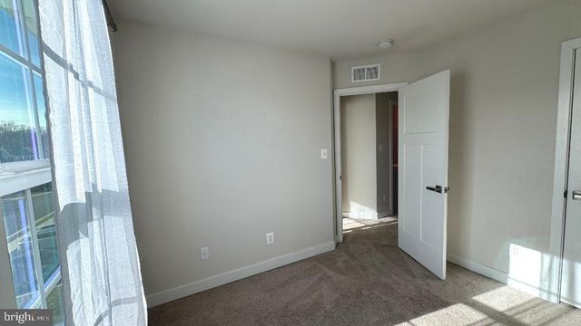 2060 RIVERS DR, Newark, DE 19702