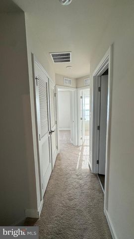 2060 RIVERS DR, Newark, DE 19702