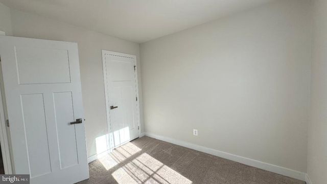 2060 RIVERS DR, Newark, DE 19702