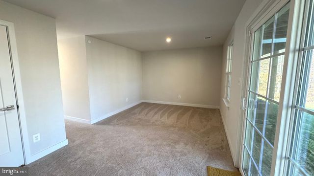 2060 RIVERS DR, Newark, DE 19702