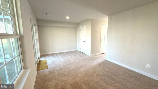 2060 RIVERS DR, Newark, DE 19702