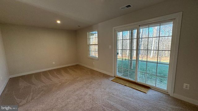 2060 RIVERS DR, Newark, DE 19702