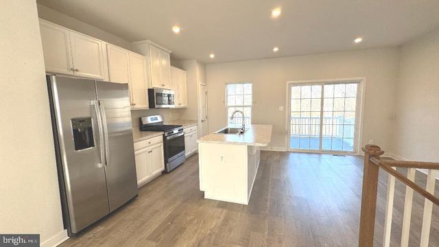 2060 RIVERS DR, Newark, DE 19702