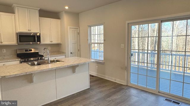 2060 RIVERS DR, Newark, DE 19702