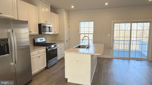 2060 RIVERS DR, Newark, DE 19702