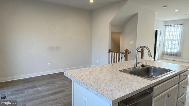 2060 RIVERS DR, Newark, DE 19702