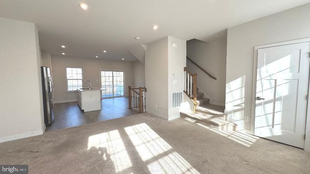 2060 RIVERS DR, Newark, DE 19702