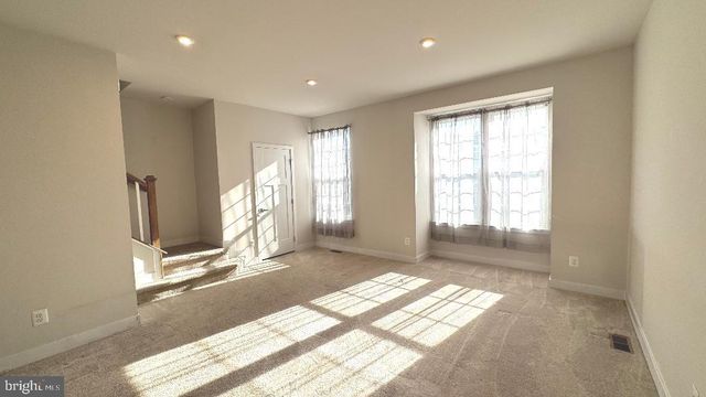 2060 RIVERS DR, Newark, DE 19702