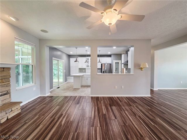 1901 Pembrooke Lane, Avon, OH 44011