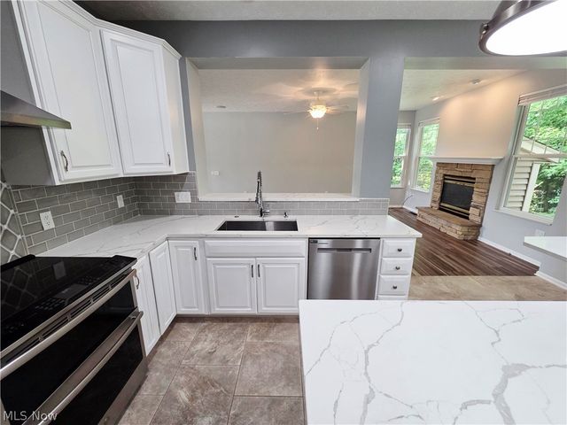 1901 Pembrooke Lane, Avon, OH 44011
