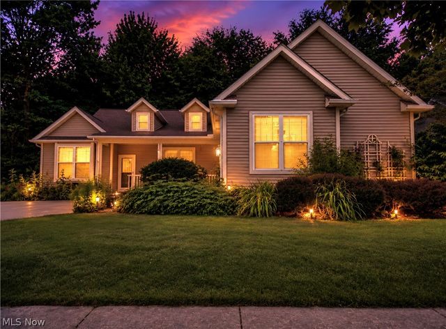 1901 Pembrooke Lane, Avon, OH 44011