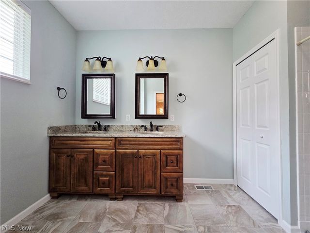 1901 Pembrooke Lane, Avon, OH 44011