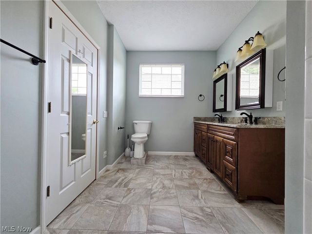 1901 Pembrooke Lane, Avon, OH 44011