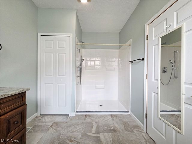 1901 Pembrooke Lane, Avon, OH 44011