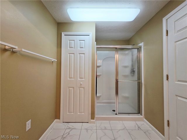1901 Pembrooke Lane, Avon, OH 44011