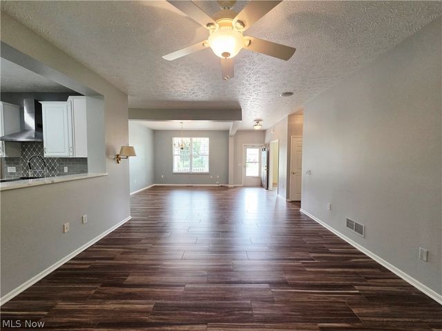 1901 Pembrooke Lane, Avon, OH 44011