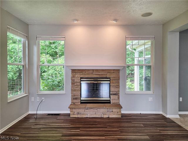 1901 Pembrooke Lane, Avon, OH 44011