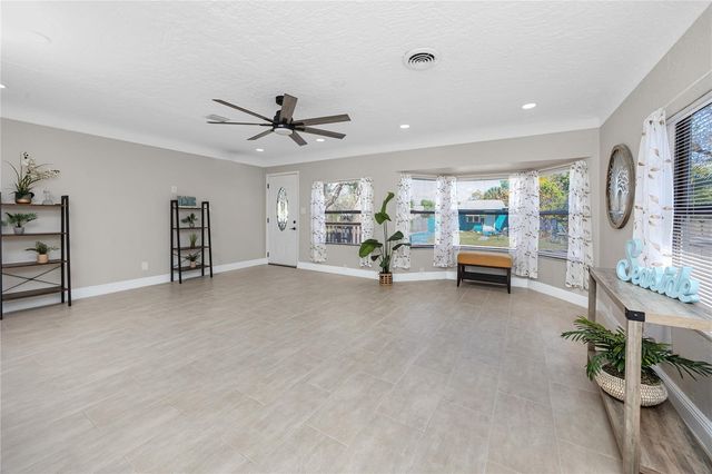 3626 QUEEN STREET N, St Petersburg, FL 33713