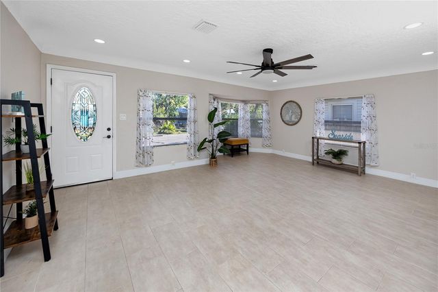 3626 QUEEN STREET N, St Petersburg, FL 33713