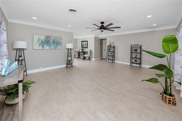 3626 QUEEN STREET N, St Petersburg, FL 33713