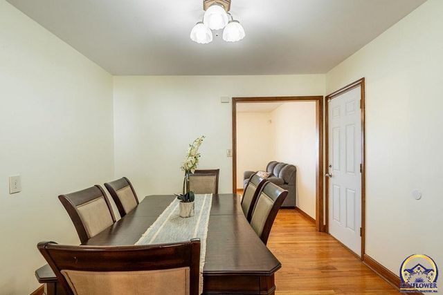 1014 SE 30th St, Topeka, KS 66605