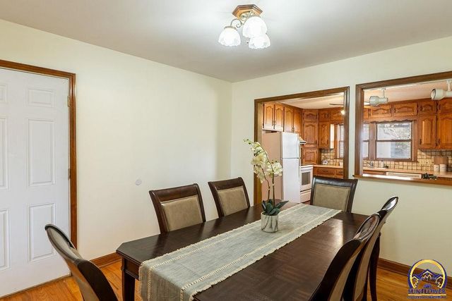 1014 SE 30th St, Topeka, KS 66605