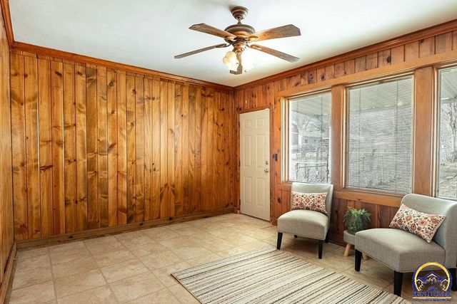 1014 SE 30th St, Topeka, KS 66605