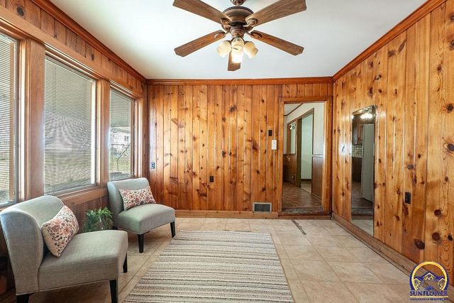 1014 SE 30th St, Topeka, KS 66605