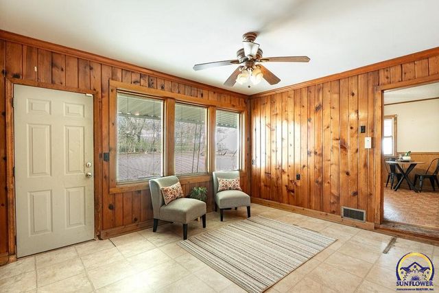 1014 SE 30th St, Topeka, KS 66605