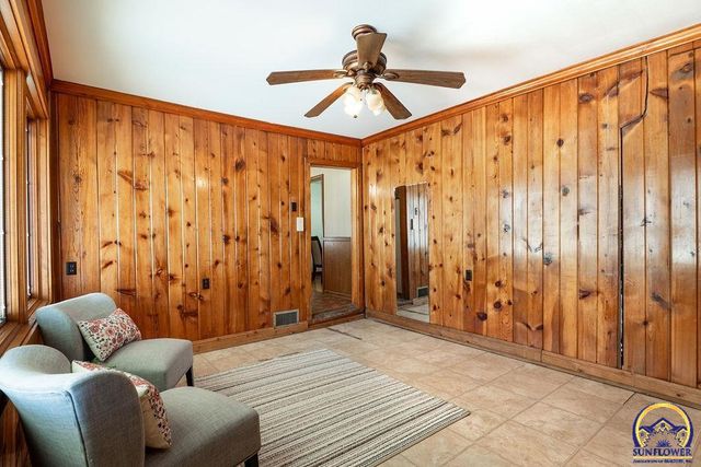 1014 SE 30th St, Topeka, KS 66605