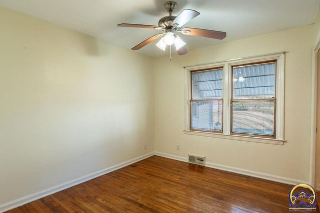 1014 SE 30th St, Topeka, KS 66605