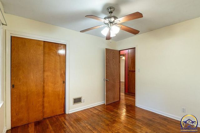 1014 SE 30th St, Topeka, KS 66605