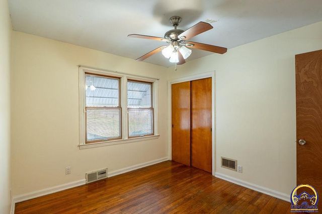 1014 SE 30th St, Topeka, KS 66605