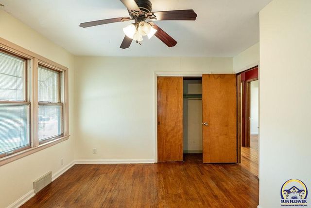 1014 SE 30th St, Topeka, KS 66605