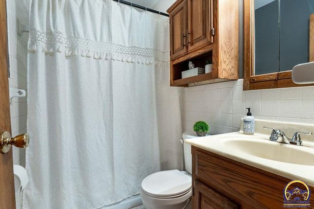 1014 SE 30th St, Topeka, KS 66605