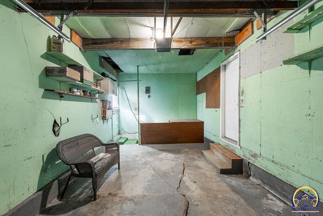 1014 SE 30th St, Topeka, KS 66605