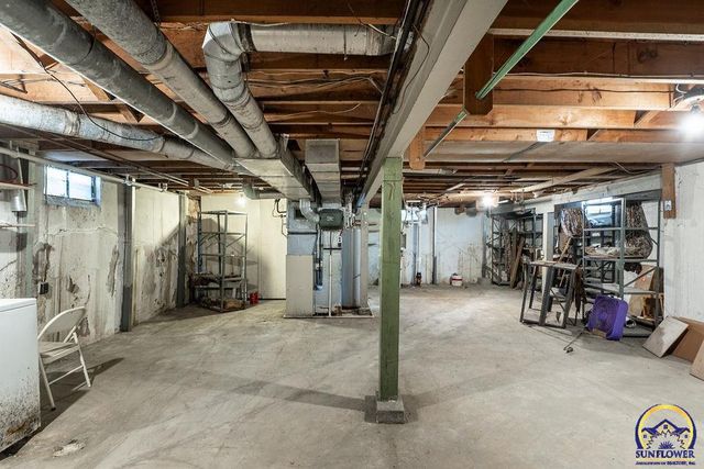 1014 SE 30th St, Topeka, KS 66605