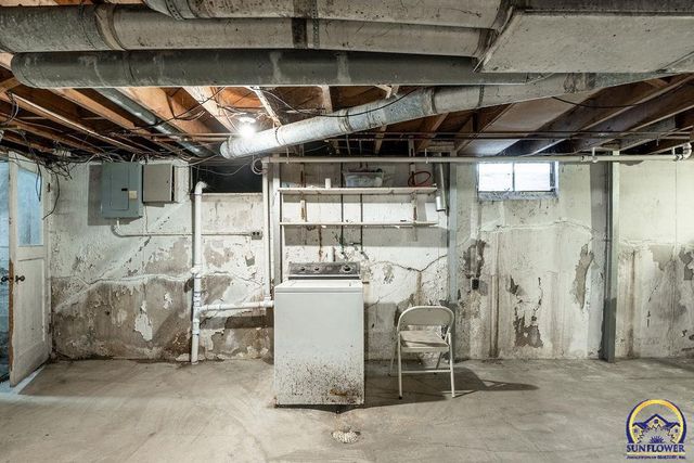 1014 SE 30th St, Topeka, KS 66605