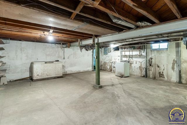 1014 SE 30th St, Topeka, KS 66605